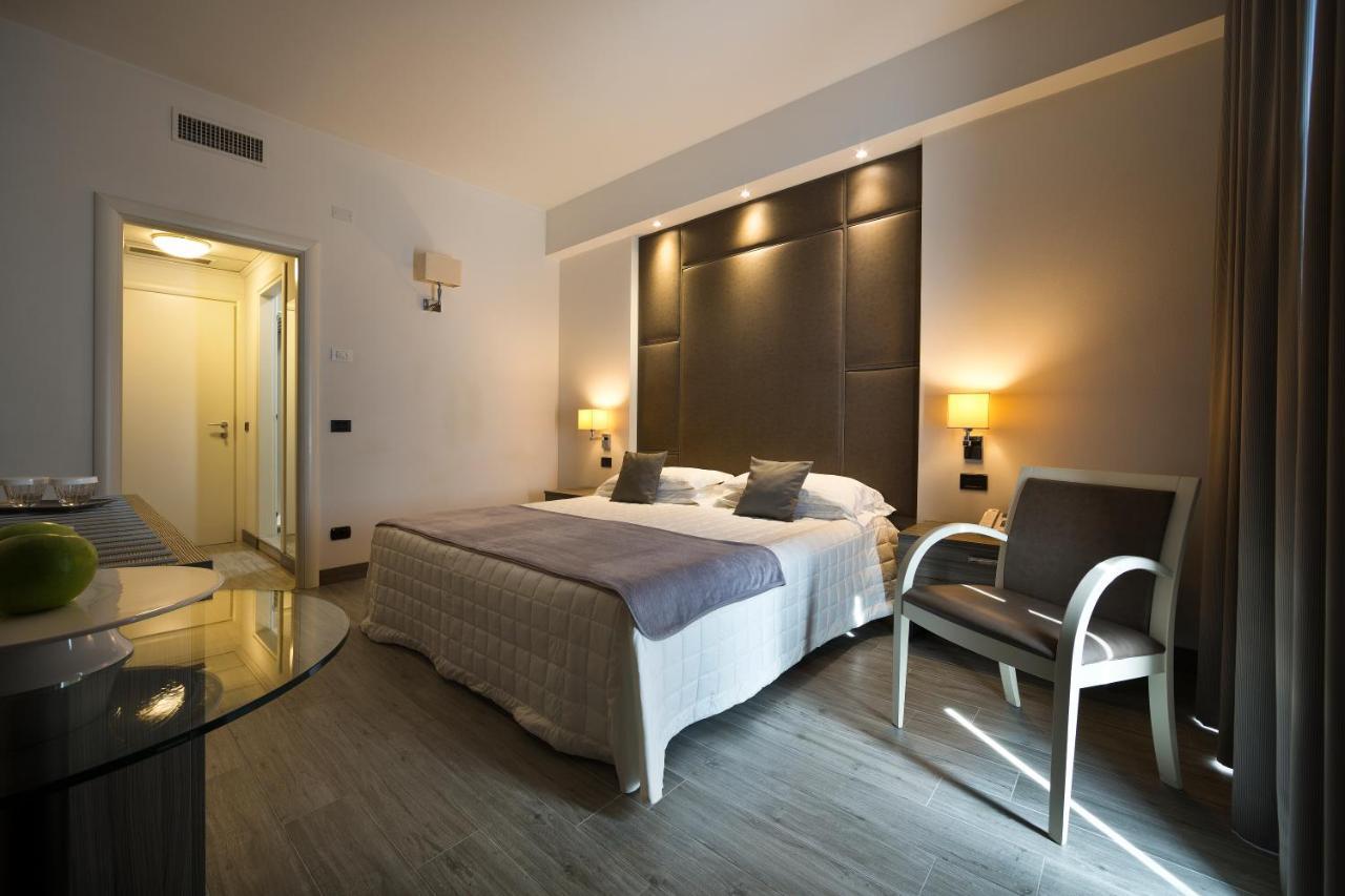 Hotel Desenzano Desenzano del Garda Exterior foto