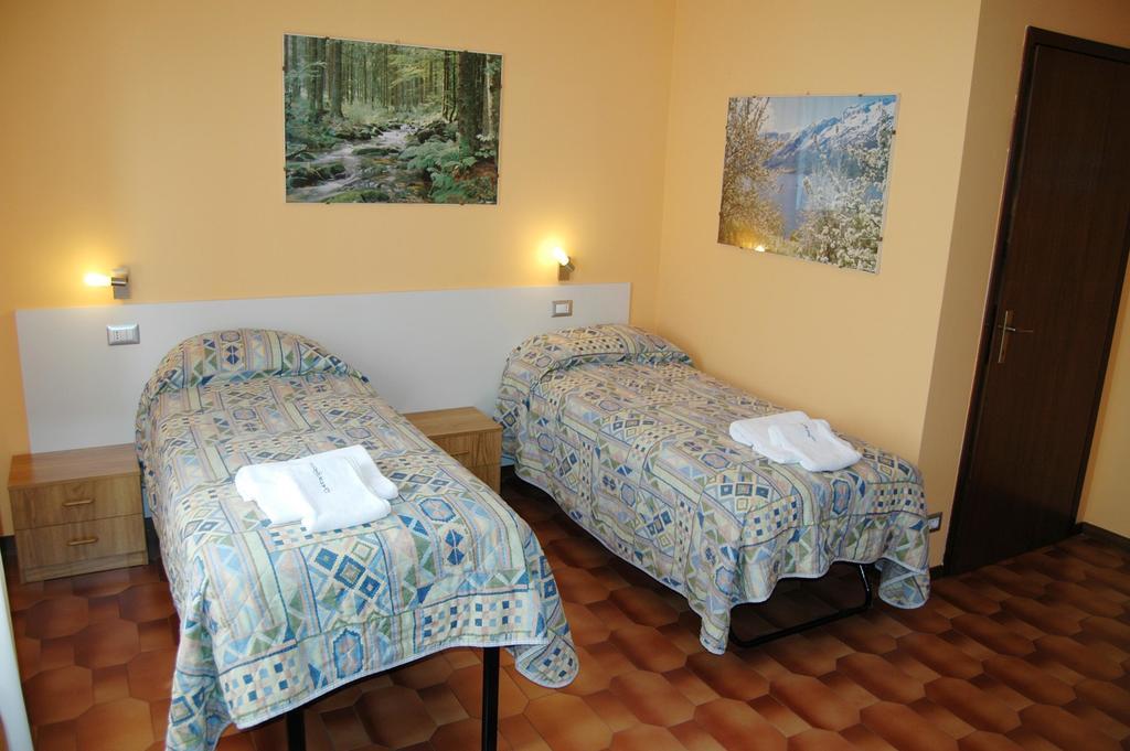 Hotel Desenzano Desenzano del Garda Habitación foto