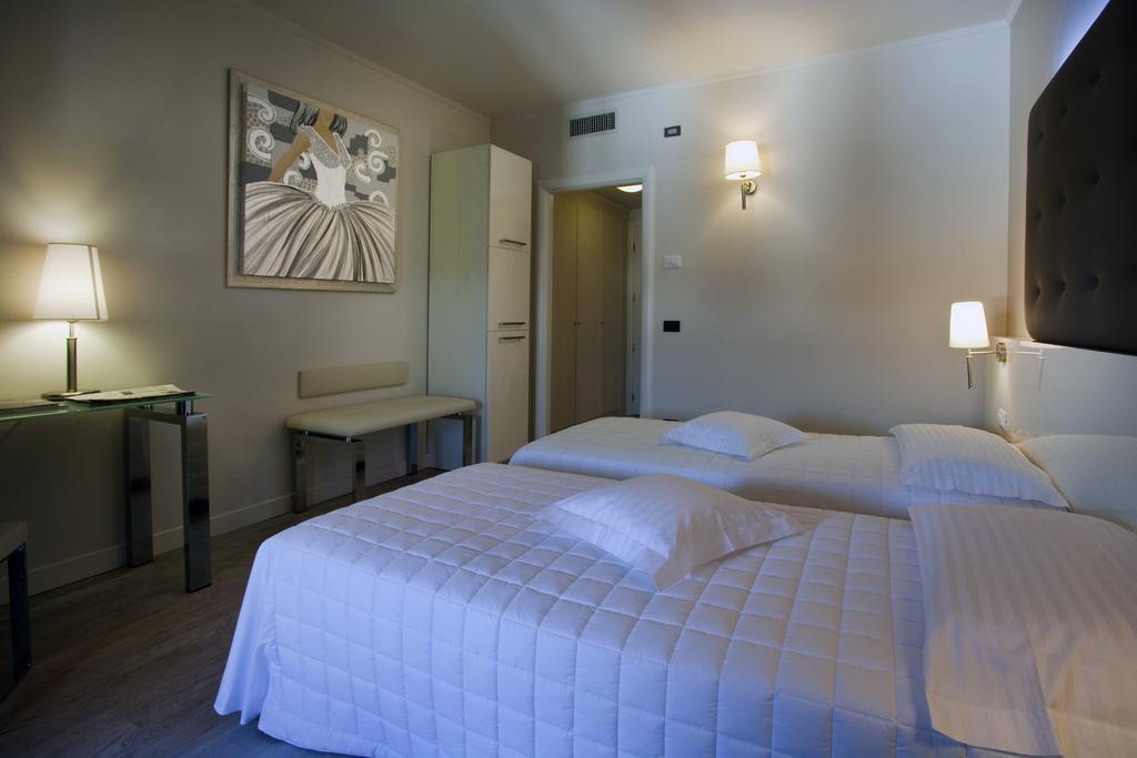 Hotel Desenzano Desenzano del Garda Habitación foto